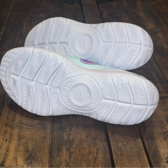 Nike Slip on Sneakers Big kid sizes - Picture 8 of 11